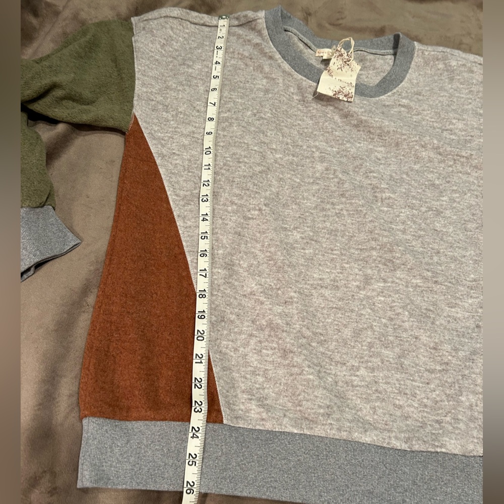 Hem & Thread Color Block Sweater - Picture 5 of 8